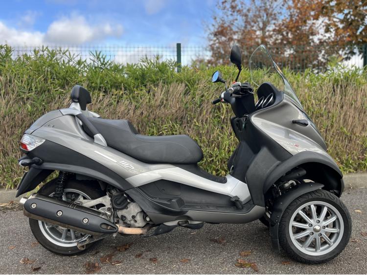 PIAGGIO MP3 400