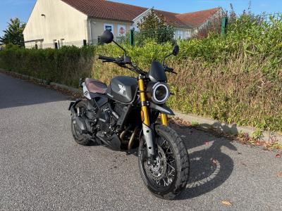 MOTO MORINI SEIEMMEZZO SCR 650