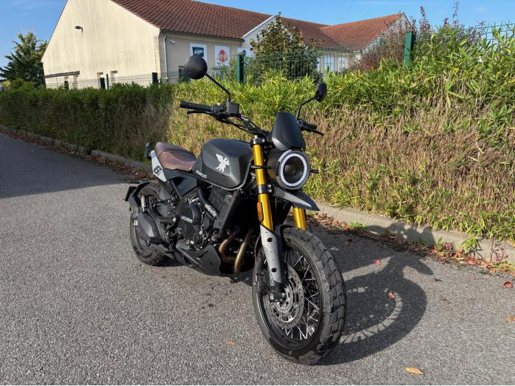 MOTO MORINI SEIEMMEZZO SCR 650